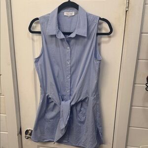 Calvin Klein Women's Light Blue Button Down Shirt 👍 like NEW 🦋